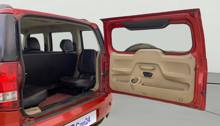 2017 Mahindra TUV300 T8 AMT, Diesel, Automatic, 1,35,545 km, Boot Door Open
