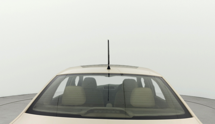 2013 Volkswagen Vento HIGHLINE 1.6 MPI, Petrol, Manual, 1,17,067 km, Rear Windshield