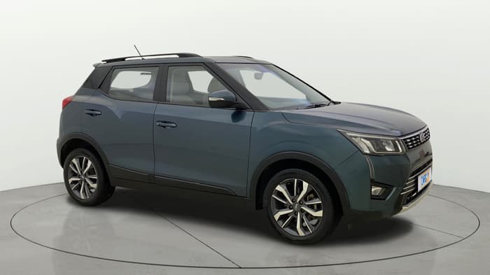 2021 Mahindra XUV300 W8 (O) 1.5 DIESEL AMT, Diesel, Automatic, 53,084 km, Right Front Diagonal