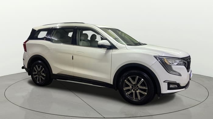 2021 Mahindra XUV700 AX 7 LUXURY P AT 7 STR, Petrol, Automatic, 59,906 km, Right Front Diagonal