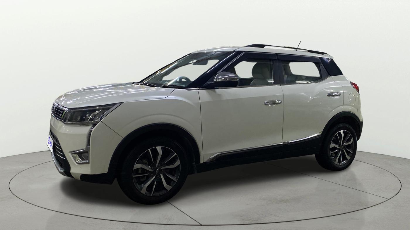 2022 Mahindra XUV300 W8 (O) 1.2 PETROL, Petrol, Manual, 73,394 km, Left Front Diagonal