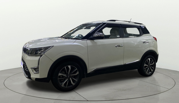 2022 Mahindra XUV300 W8 (O) 1.2 PETROL, Petrol, Manual, 73,373 km, Left Front Diagonal
