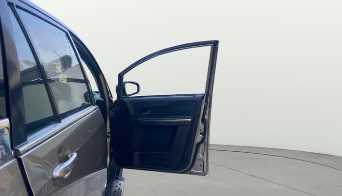 2019 Tata Hexa XTA 4X2 7 STR, Diesel, Automatic, 95,640 km, RHS Front Door