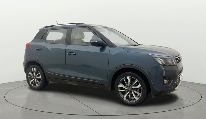 2021 Mahindra XUV300 W8 (O) 1.5 DIESEL, Diesel, Manual, 32,332 km, Right Front Diagonal