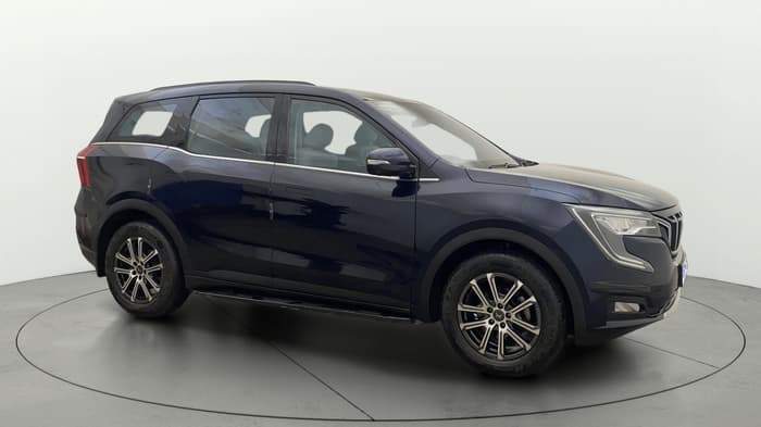 2023 Mahindra XUV700 AX 7 LUXURY P AT 7 STR, Petrol, Automatic, 48,450 km, Right Front Diagonal