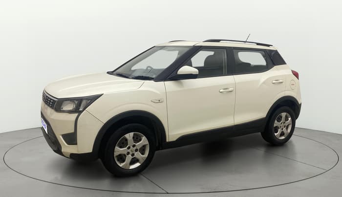 2019 Mahindra XUV300 W6 1.5 DIESEL, Diesel, Manual, 1,09,569 km, Left Front Diagonal