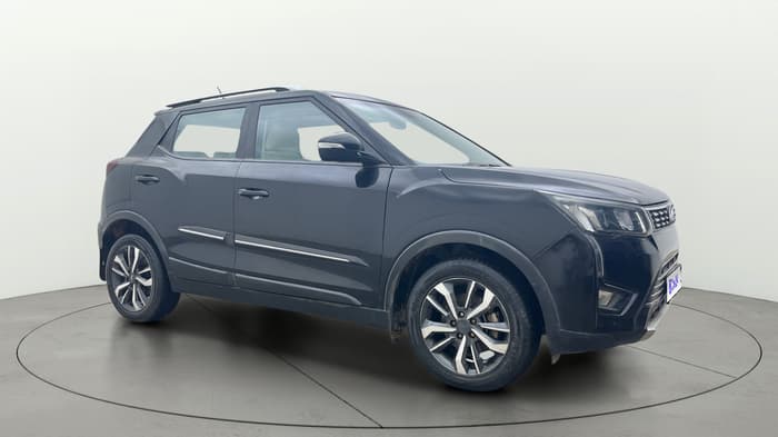 2019 Mahindra XUV300 W8 (O) 1.5 DIESEL, Diesel, Manual, 1,07,161 km, Right Front Diagonal