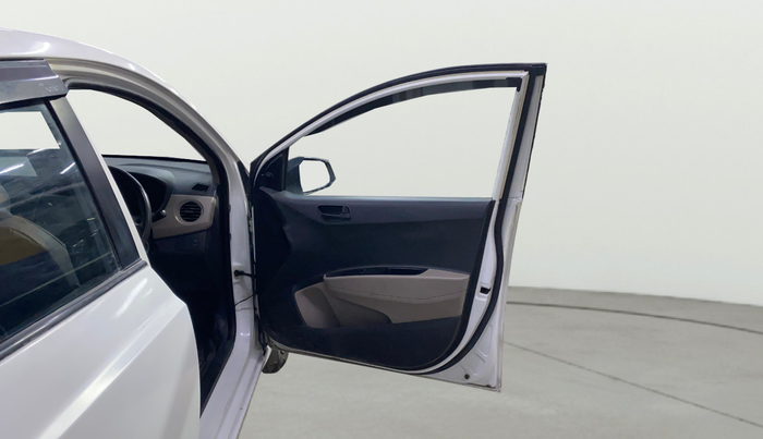 2014 Hyundai Xcent BASE 1.2, Petrol, Manual, 1,23,456 km, RHS Front Door