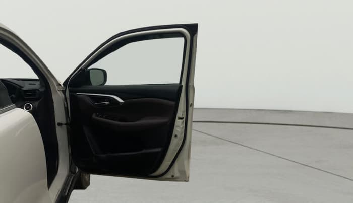 2023 Maruti Grand Vitara ALPHA SMART HYBRID AT, Petrol, Automatic, 63,790 km, RHS Front Door