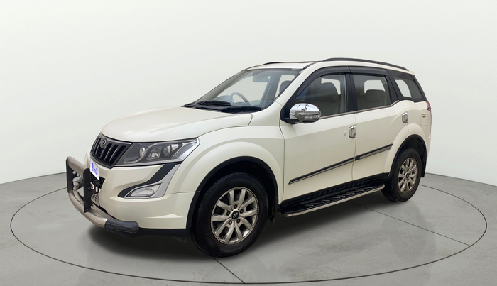 2016 Mahindra XUV500 W10, Diesel, Manual, 1,05,526 km, Left Front Diagonal
