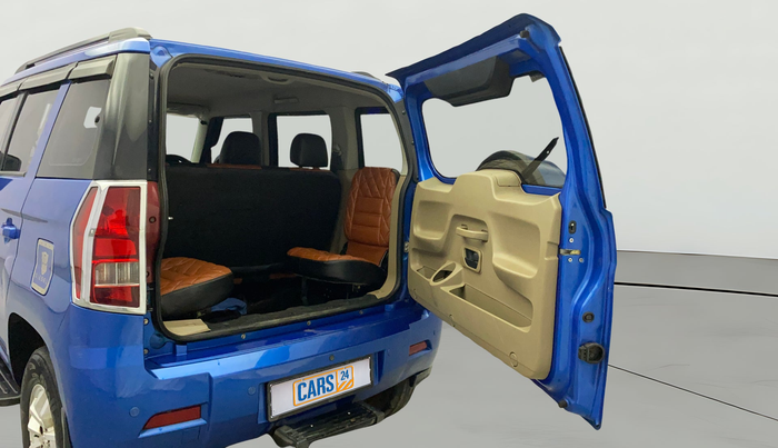 2016 Mahindra TUV300 T8 AMT, Diesel, Automatic, 1,03,494 km, Boot Door Open