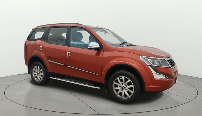 2017 Mahindra XUV500 W9, Diesel, Manual, 1,40,263 km, SRP