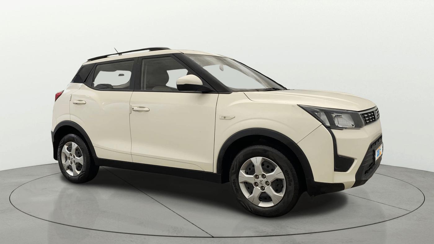 2022 Mahindra XUV300 W6 1.2 PETROL AMT, Petrol, Automatic, 35,457 km, SRP