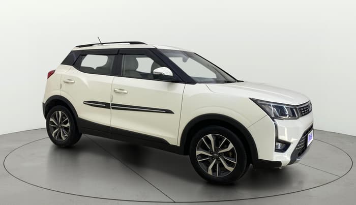 2022 Mahindra XUV300 W8 (O) 1.5 DIESEL, Diesel, Manual, 1,47,204 km, Right Front Diagonal