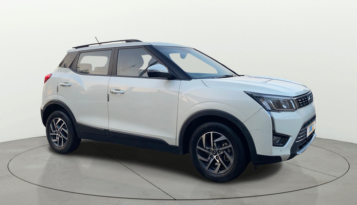 2023 Mahindra XUV300 W8 (O) 1.2 PETROL, Petrol, Manual, 30,905 km, Right Front Diagonal
