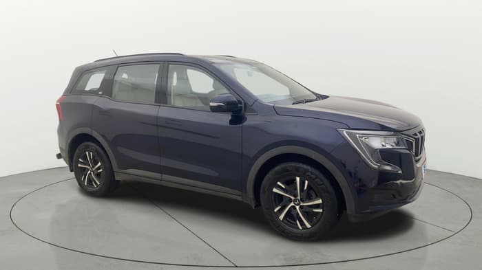 2022 Mahindra XUV700 MX P MT 5 STR, Petrol, Manual, 36,333 km, Right Front Diagonal
