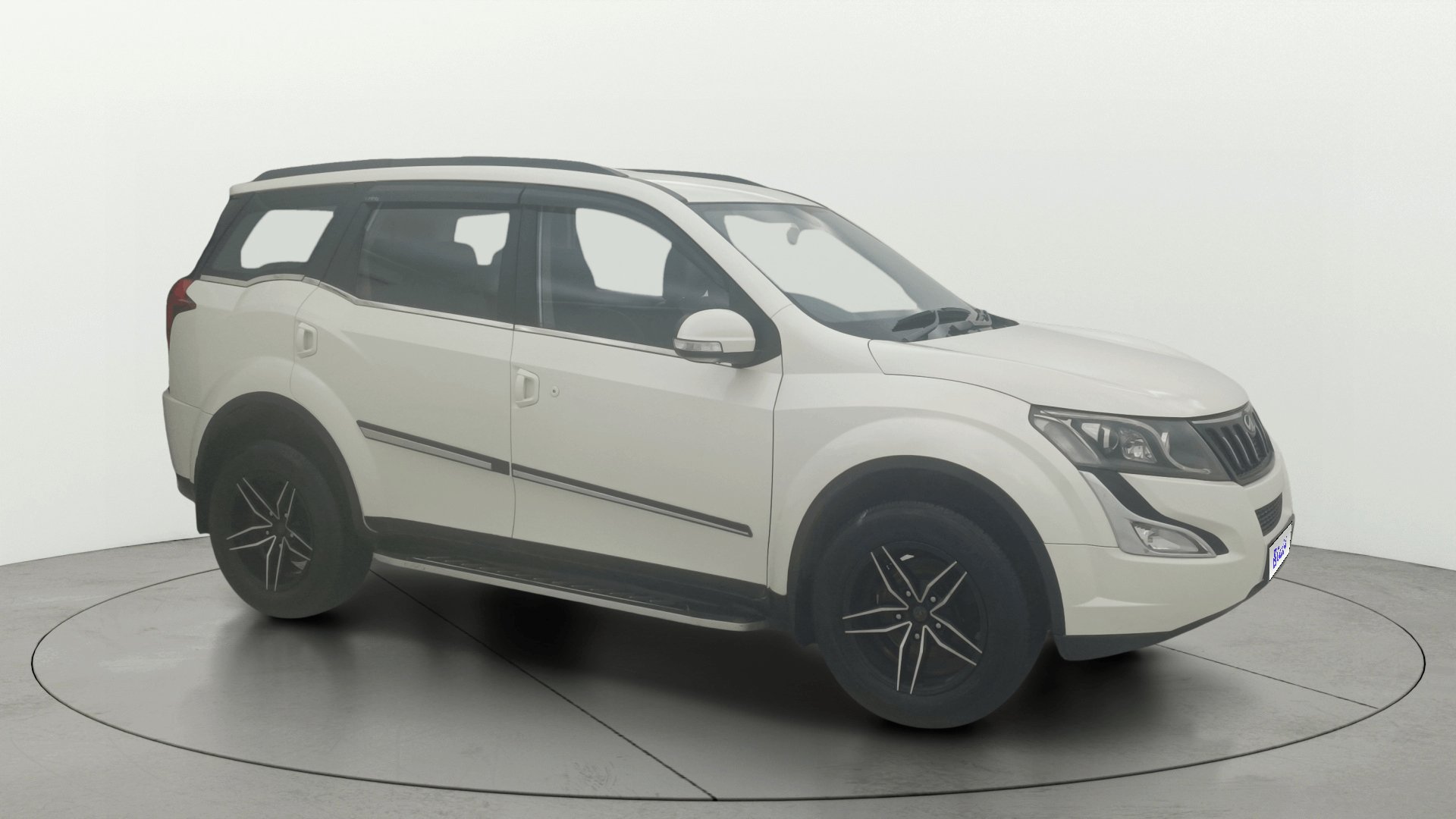 2017 Mahindra XUV500 2020-2021 W6