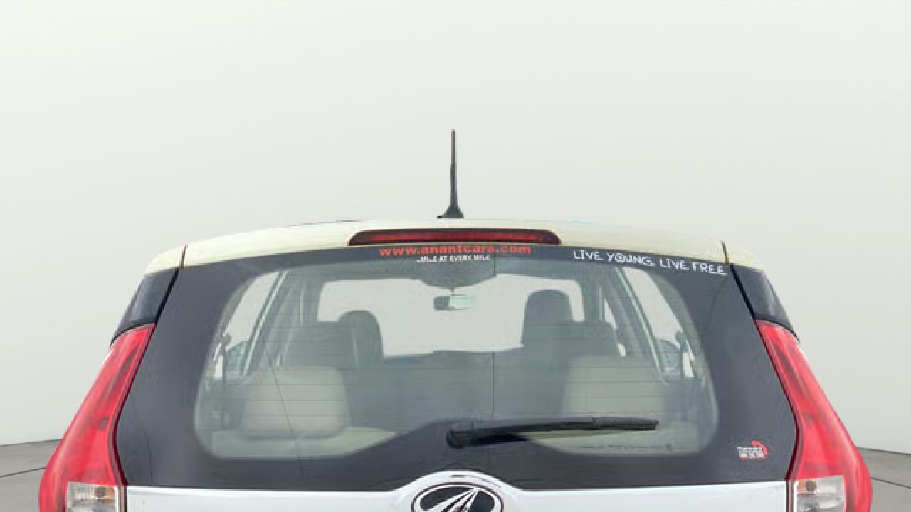 2020 Mahindra MARAZZO M6 8 STR, Diesel, Manual, 73,902 km, Rear Windshield