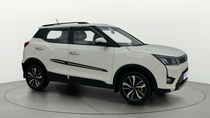 2020 Mahindra XUV300 W8 (O) 1.5 DIESEL AMT, Diesel, Automatic, 64,890 km, Right Front Diagonal