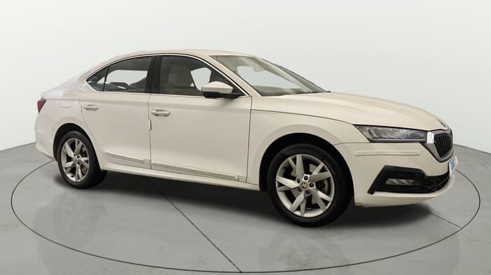 2022 Skoda Octavia STYLE 2.0, Petrol, Automatic, 47,829 km, Right Front Diagonal