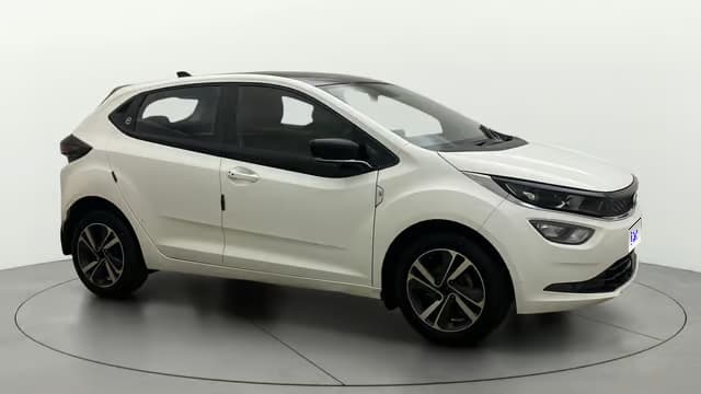 2024 Tata ALTROZ  XZ PLUS (S) , Diesel, Manual, 29,349 km, Right Front Diagonal