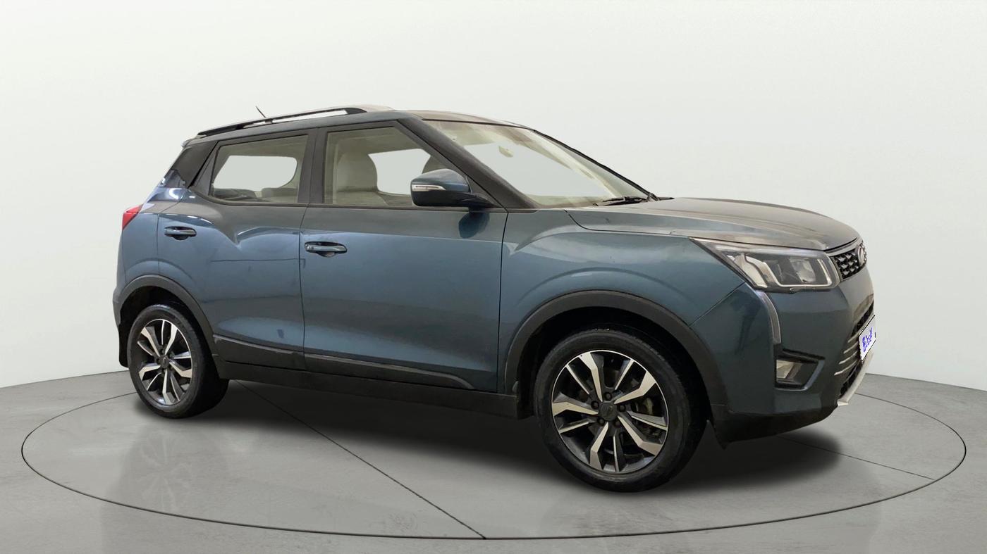 2019 Mahindra XUV300 W8 (O) 1.5 DIESEL AMT, Diesel, Automatic, 81,169 km, Right Front Diagonal