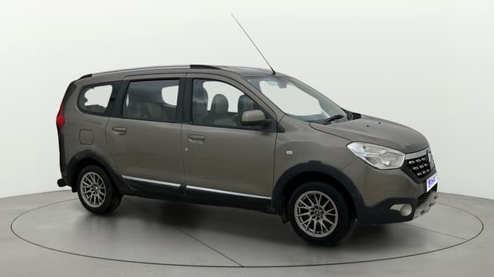 2015 Renault Lodgy 110 PS RXZ STEPWAY 7 STR, Diesel, Manual, 1,23,018 km, Right Front Diagonal