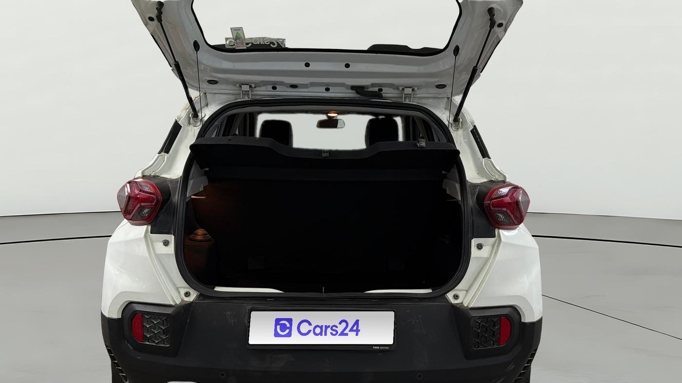 2024 Tata PUNCH ACCOMPLISHED DAZZLE PACK AMT, Petrol, Automatic, 42,564 km, Boot Open Zoomed View