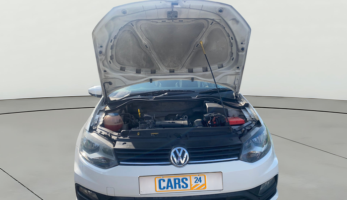 2017 Volkswagen Ameo COMFORTLINE 1.2L, Petrol, Manual, 1,09,565 km, Open Bonet