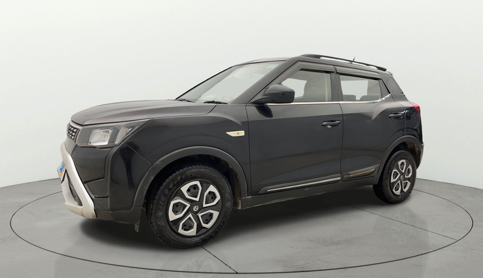 2021 Mahindra XUV300 W6 1.2 PETROL, Petrol, Manual, 1,18,148 km, Left Front Diagonal