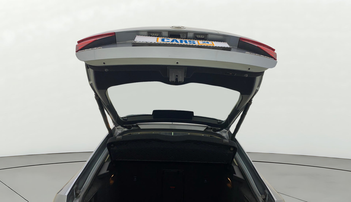 2016 Skoda Superb L&K 1.8 TSI AT, Petrol, Automatic, 52,309 km, Boot Door Open