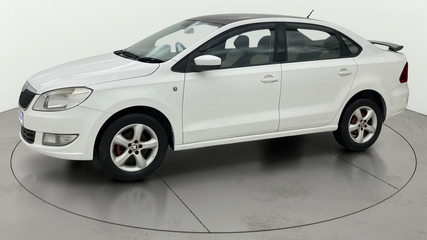 2015 Skoda Rapid AMBITION 1.6 MPI MT PLUS, Petrol, Manual, 67,754 km, Left Front Diagonal