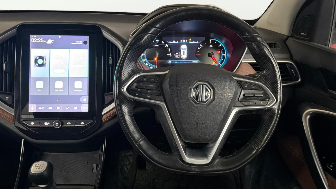 2022 MG HECTOR PLUS SHARP 2.0 DIESEL TURBO MT 6-STR, Diesel, Manual, 70,691 km, Steering Wheel Close Up