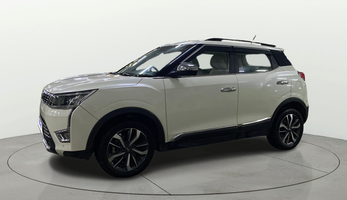 2022 Mahindra XUV300 W8 (O) 1.2 PETROL, Petrol, Manual, 61,570 km, Left Front Diagonal