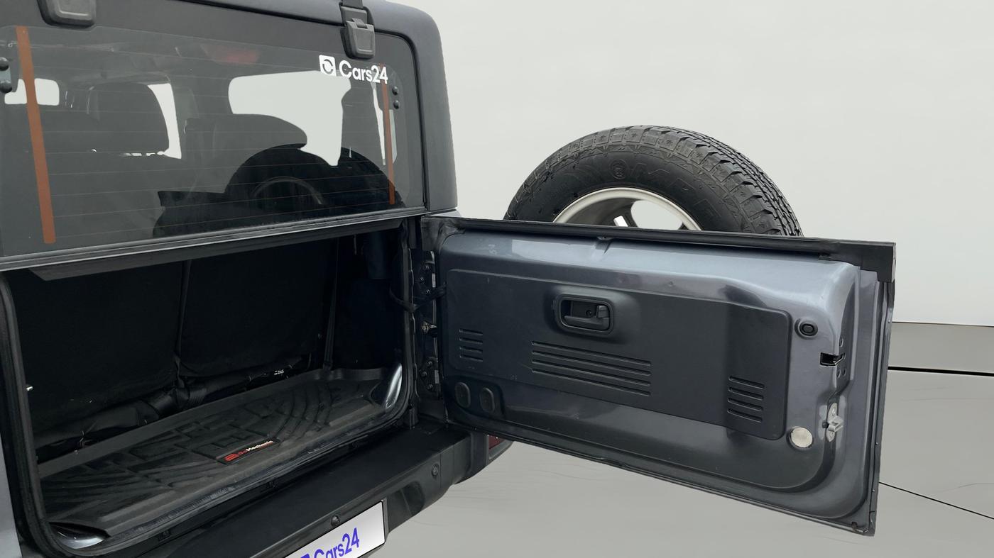 2022 Mahindra Thar LX D AT 4WD HT, Diesel, Automatic, 58,783 km, Boot Door Open
