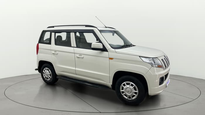 2015 Mahindra TUV300 T6 PLUS AMT, Diesel, Automatic, 42,727 km, Right Front Diagonal
