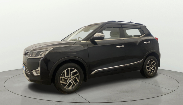2022 Mahindra XUV300 W8 (O) 1.2 PETROL, Petrol, Manual, 33,154 km, Left Front Diagonal