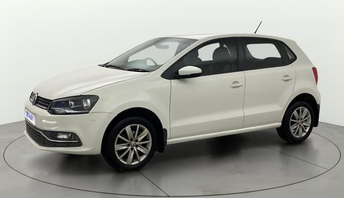 2017 Volkswagen Polo HIGHLINE1.5L, Diesel, Manual, 1,09,963 km, Left Front Diagonal