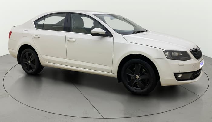 2017 Skoda Octavia AMBITION PLUS AT 1.8 TSI, Petrol, Automatic, 64,017 km, Right Front Diagonal