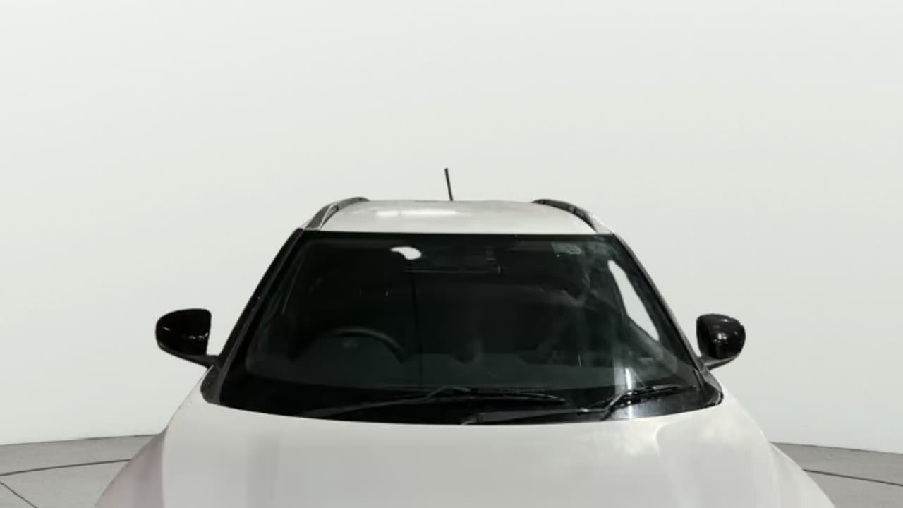 2021 Nissan MAGNITE XL, Petrol, Manual, 19,105 km, Front Windshield