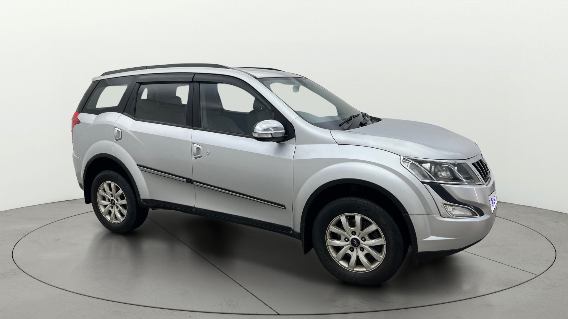 2017 Mahindra XUV500 2020-2021 W8 AT 2017 Mahindra XUV500 2020-2021 W8 AT