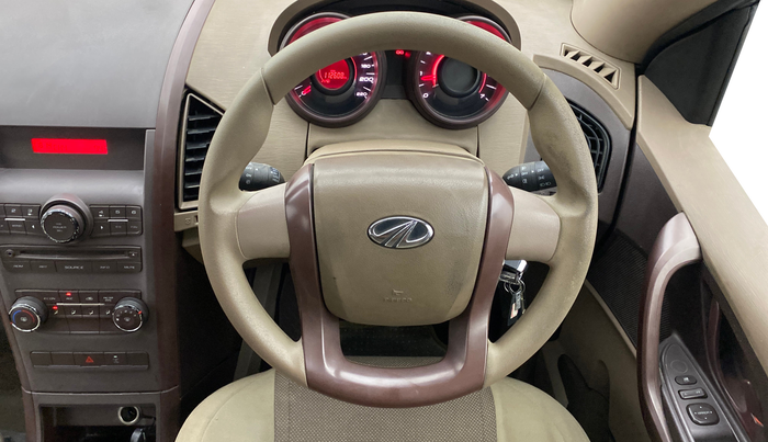 2014 Mahindra XUV500 W4, Diesel, Manual, 1,12,565 km, Steering Wheel Close Up