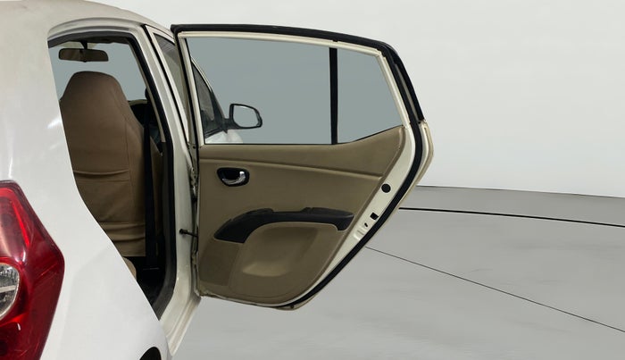 2016 Hyundai i10 SPORTZ 1.1, CNG, Manual, 64,201 km, RHS Rear Door