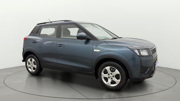 2023 Mahindra XUV300 W6 1.2 PETROL, Petrol, Manual, 40,442 km, Right Front Diagonal