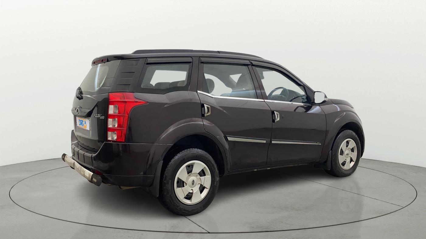 2017 Mahindra XUV500 W4, Diesel, Manual, 99,924 km, Right Back Diagonal