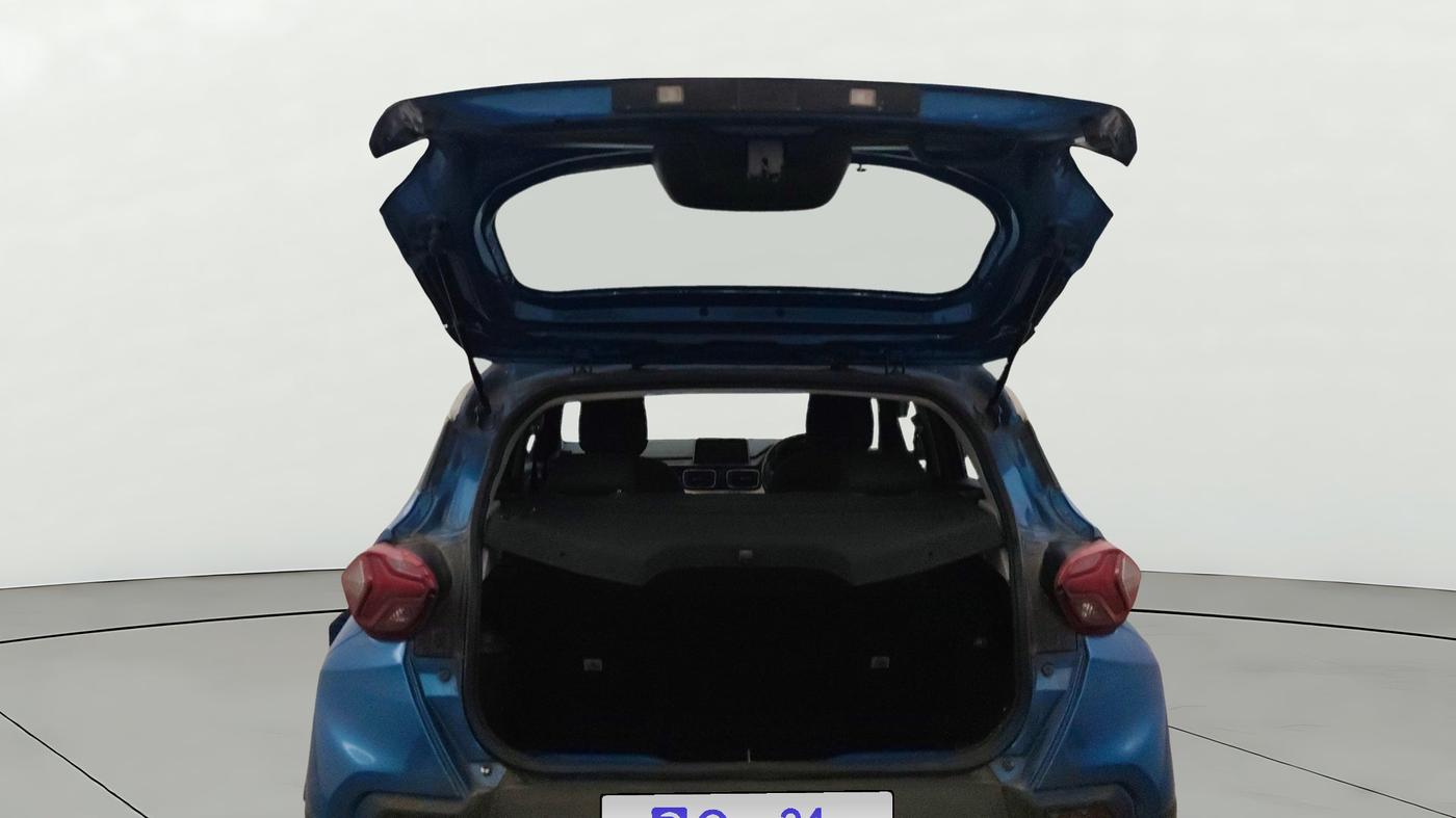 2021 Tata PUNCH CREATIVE  1.2 RTN DUAL TONE, Petrol, Manual, 30,571 km, Boot Door Open