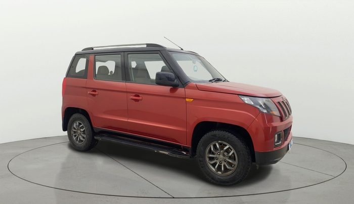 2017 Mahindra TUV300 T10 DUAL TONE, Diesel, Manual, 65,032 km, Right Front Diagonal