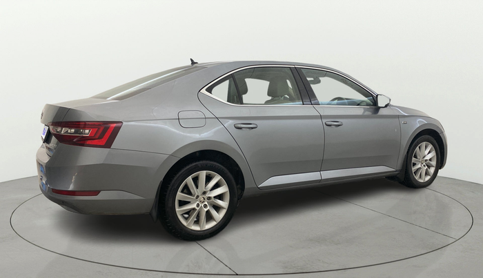 2016 Skoda Superb L&K 1.8 TSI AT, Petrol, Automatic, 1,05,887 km, Right Back Diagonal