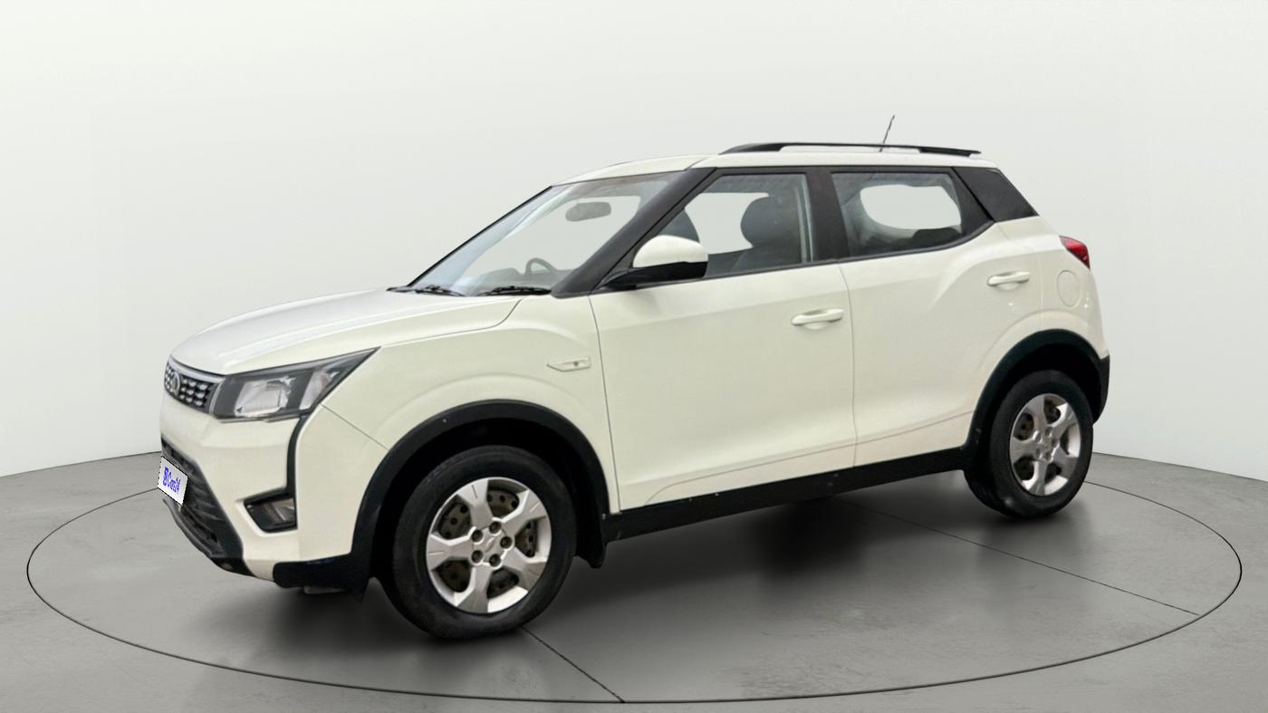 2022 Mahindra XUV300 W6 1.2 PETROL AMT, Petrol, Automatic, 1,14,527 km, Left Front Diagonal