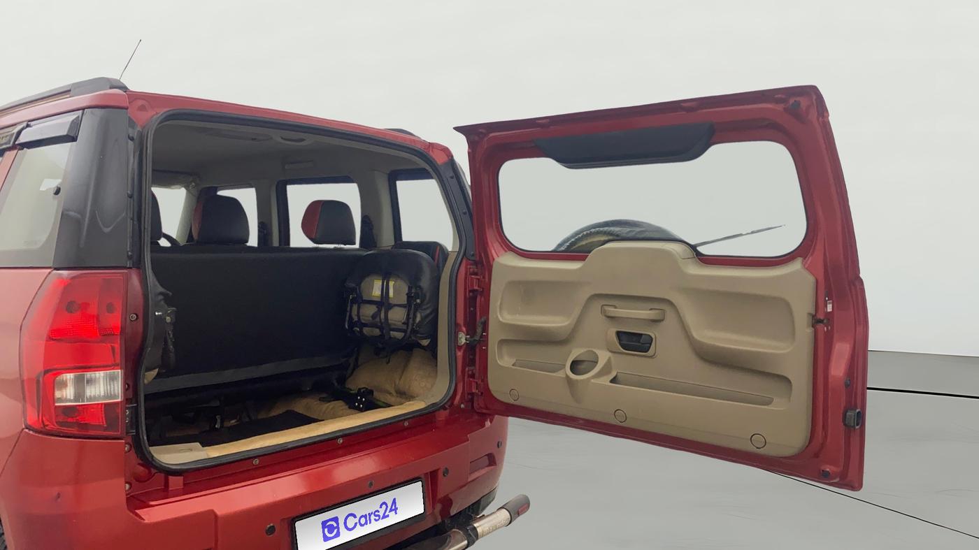 2017 Mahindra TUV300 T8 AMT, Diesel, Automatic, 83,120 km, Boot Door Open